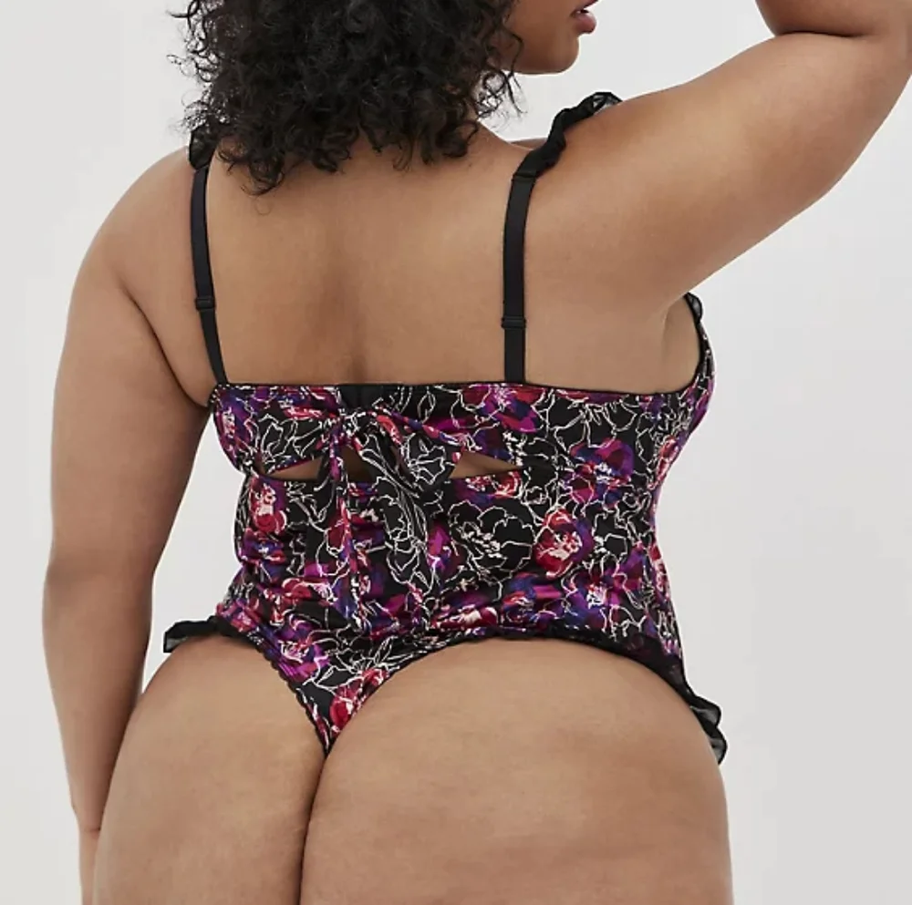 Torrid UNDERWIRE THONG RUFFLE BODYSUIT - SATIN FLORAL BLACK - Picture 6 of 6